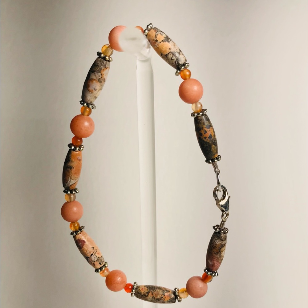 Ladies peach jasper and carnelian beaded bracelet. - Picture 3 of 4